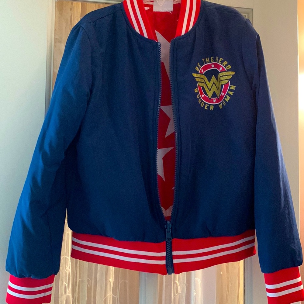 Wonder woman reversible jacket, size medium 7/8 girls